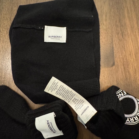 Burberry Classic Black Knit Set (Unisex) - Picture 3 of 4